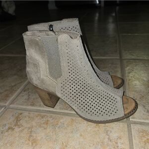 Toms Peep Toe Heels Womans Size 9